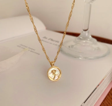 Geometric Round Pendant Six-pointed Star Necklace